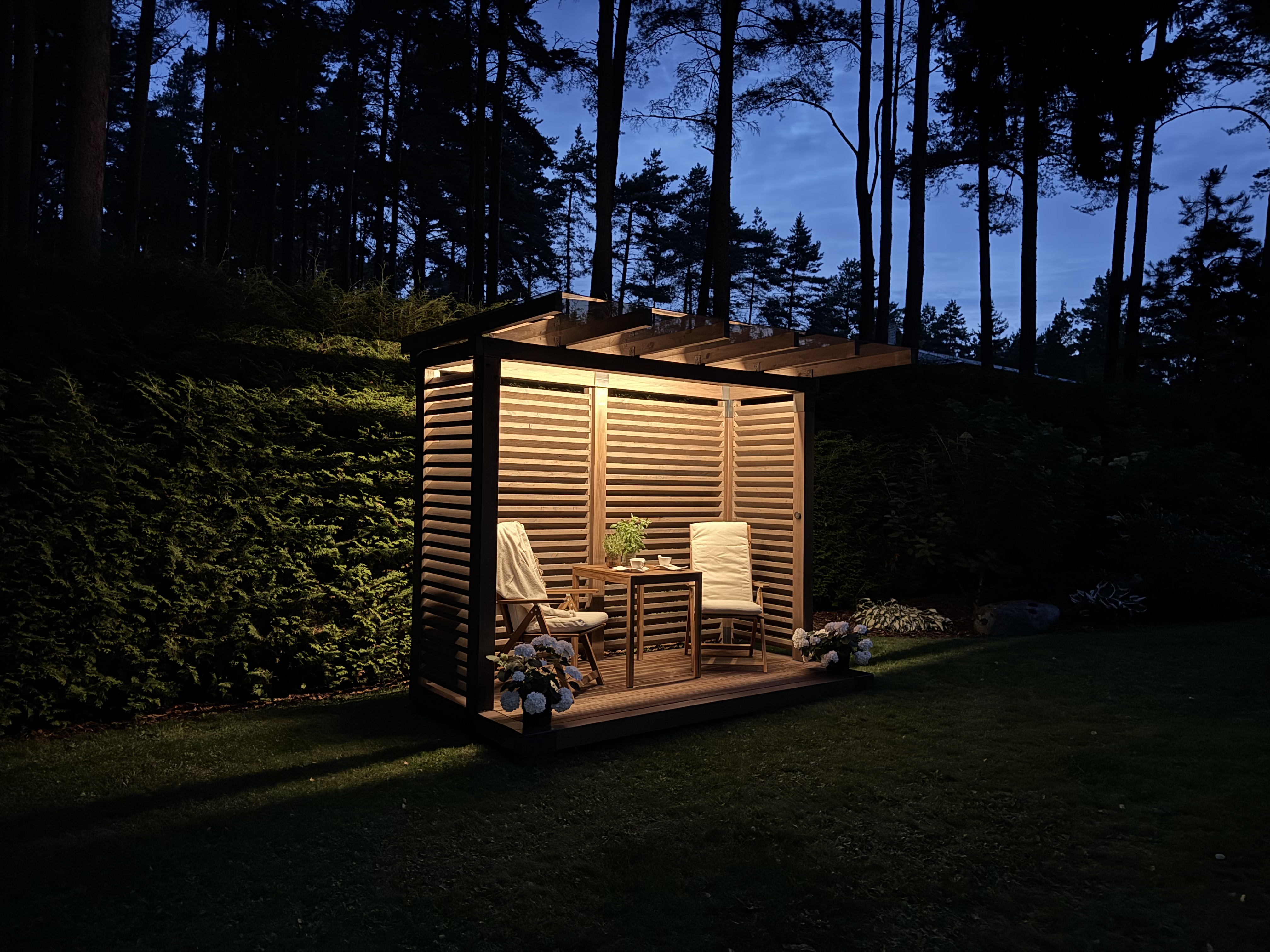 Compact vakara gaismā ar siltu integrētu LED apgaismojumu.